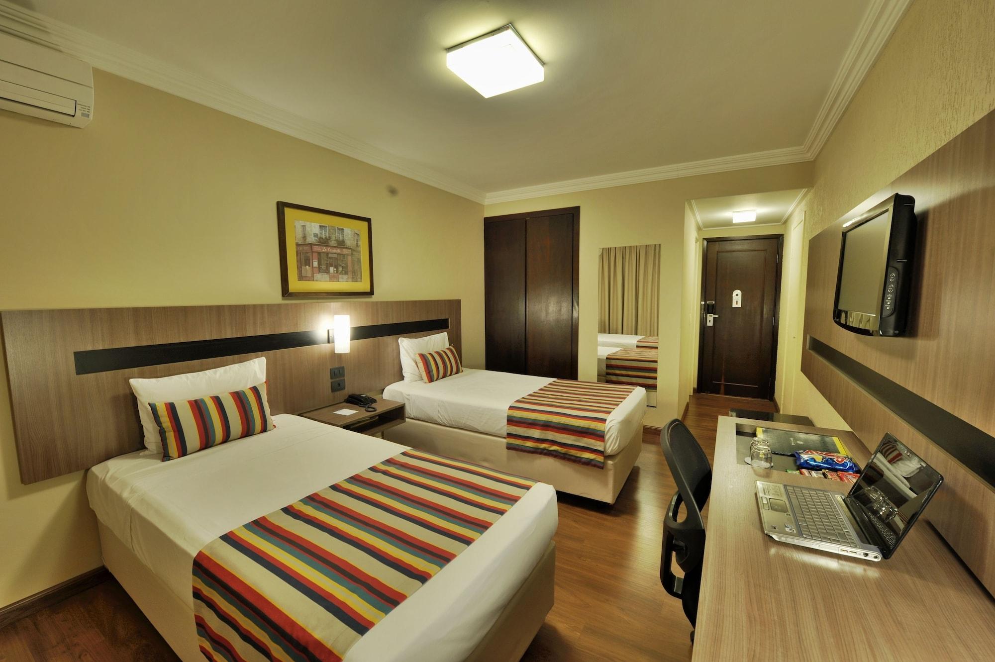 Hotel Deville Express Cascavel カスカヴェウ エクステリア 写真