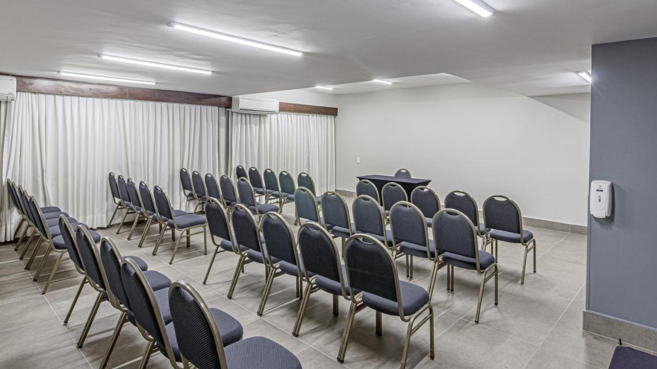 Hotel Deville Express Cascavel カスカヴェウ エクステリア 写真