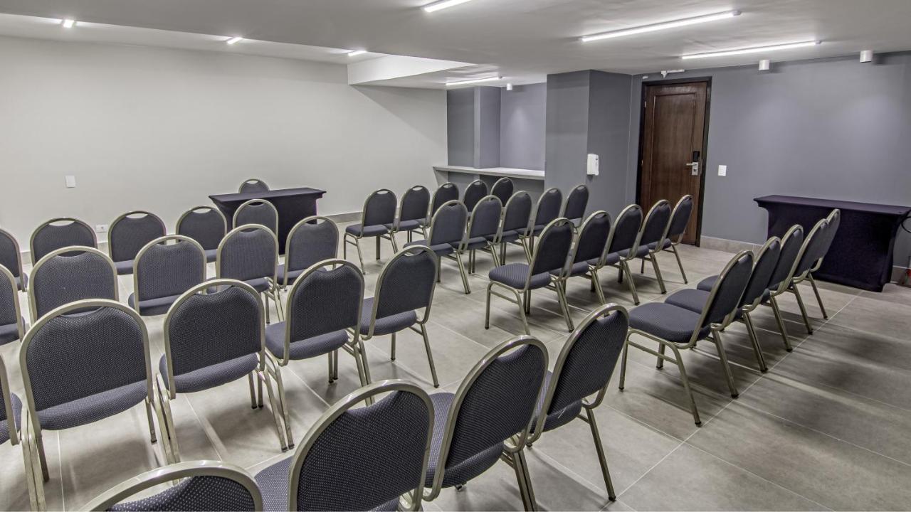 Hotel Deville Express Cascavel カスカヴェウ エクステリア 写真