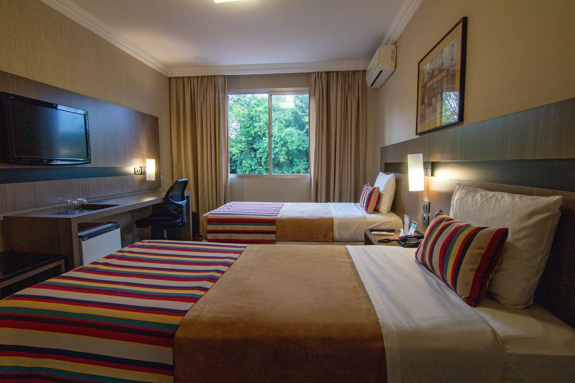 Hotel Deville Express Cascavel カスカヴェウ エクステリア 写真