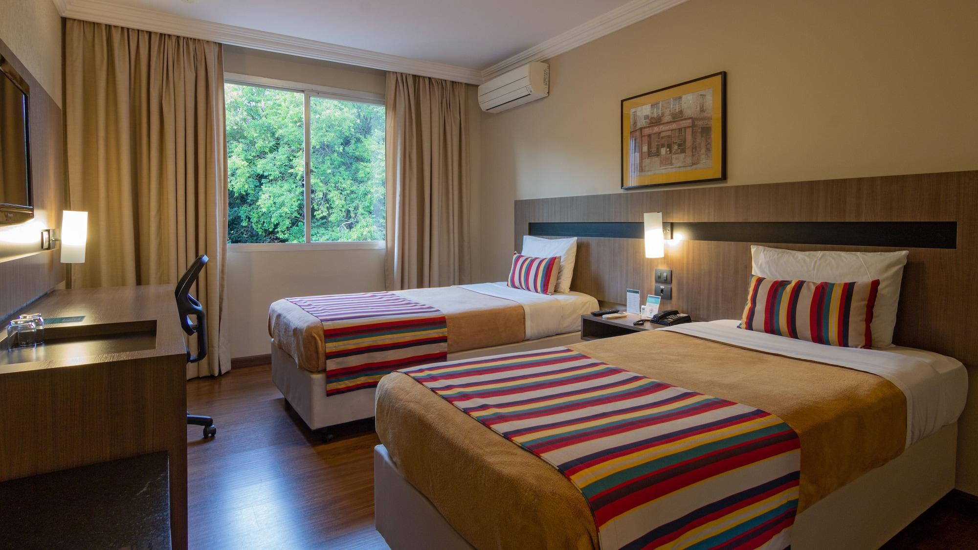 Hotel Deville Express Cascavel カスカヴェウ エクステリア 写真