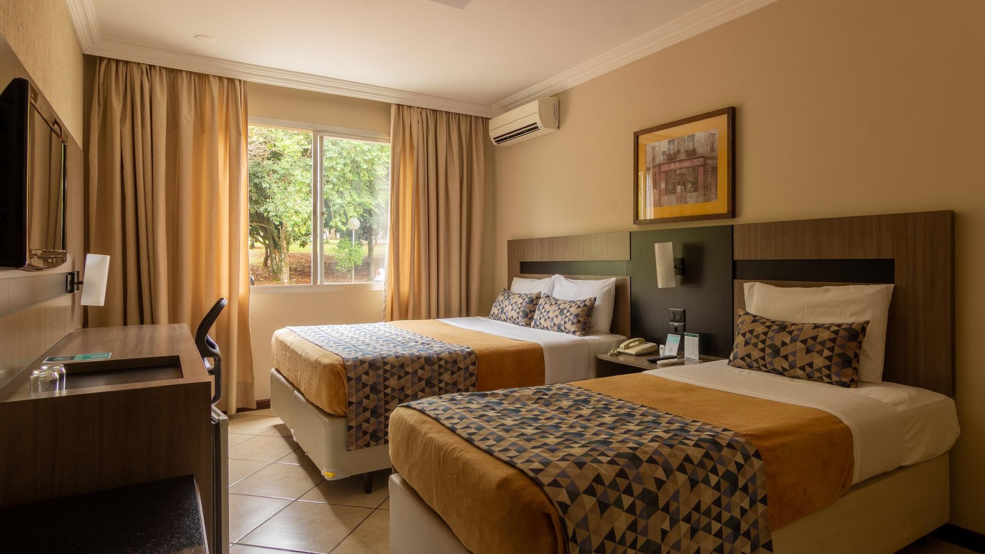 Hotel Deville Express Cascavel カスカヴェウ エクステリア 写真