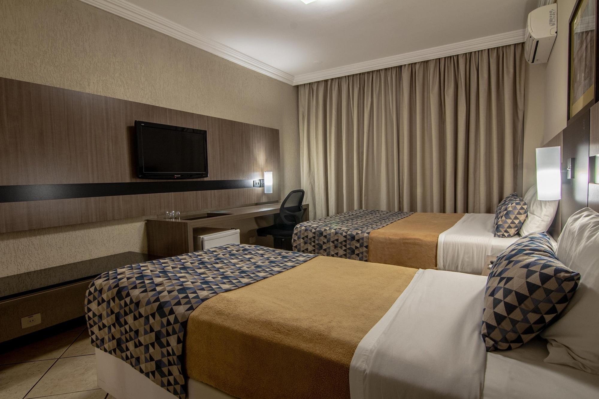 Hotel Deville Express Cascavel カスカヴェウ エクステリア 写真