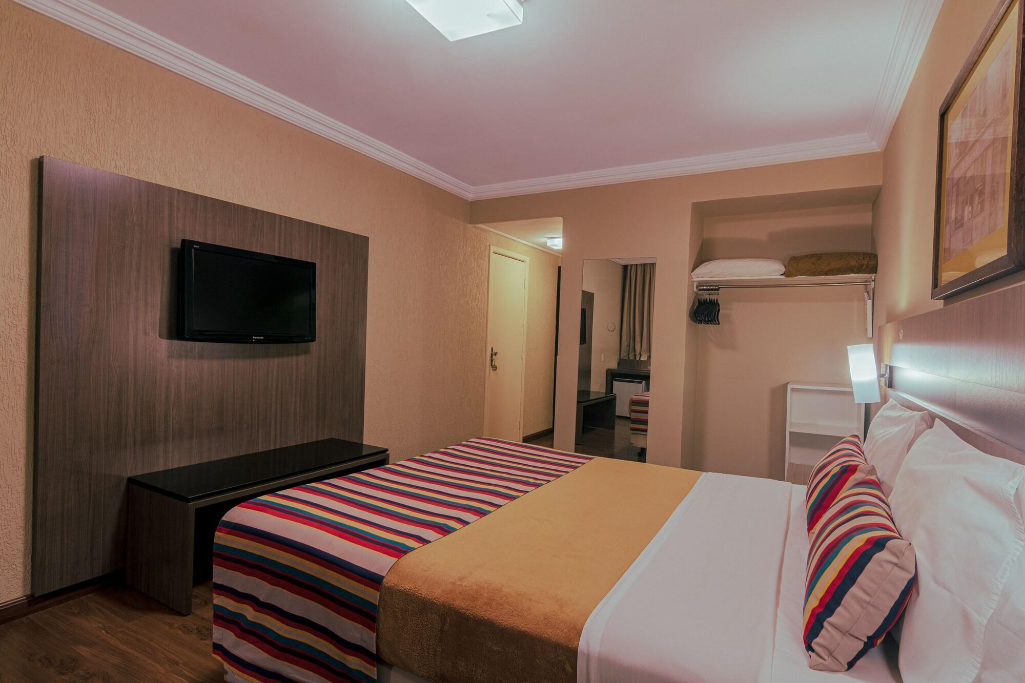 Hotel Deville Express Cascavel カスカヴェウ エクステリア 写真