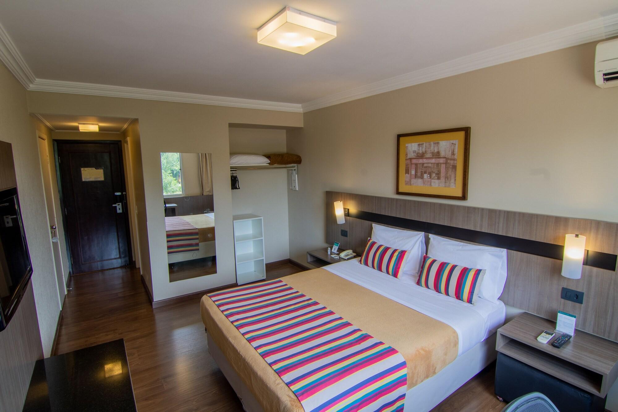 Hotel Deville Express Cascavel カスカヴェウ エクステリア 写真