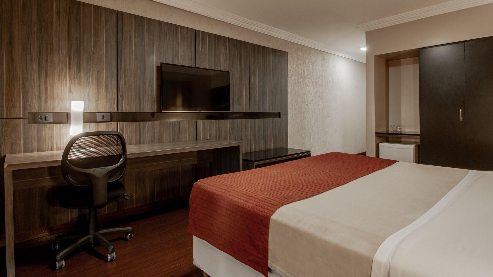 Hotel Deville Express Cascavel カスカヴェウ エクステリア 写真