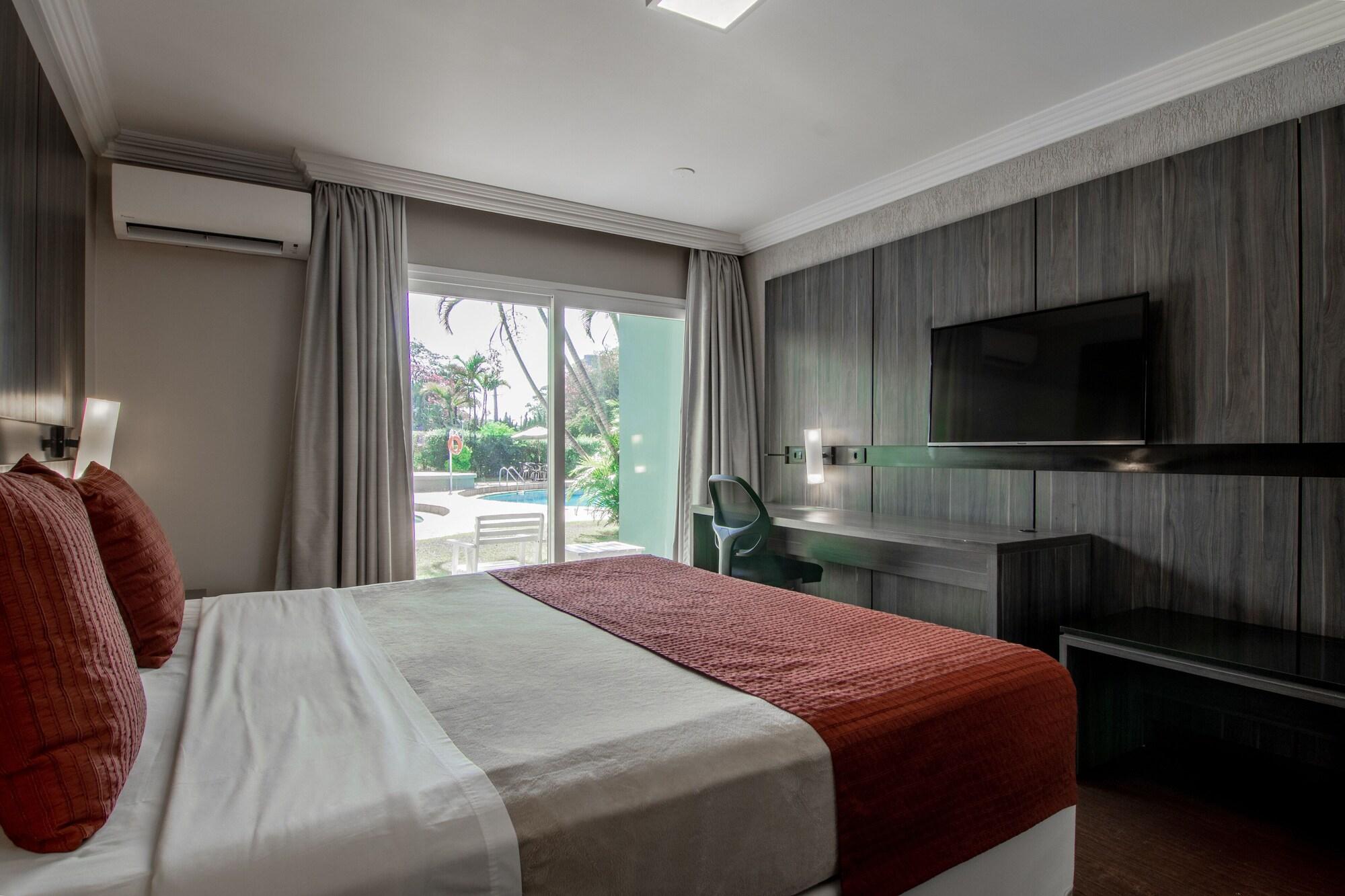 Hotel Deville Express Cascavel カスカヴェウ エクステリア 写真