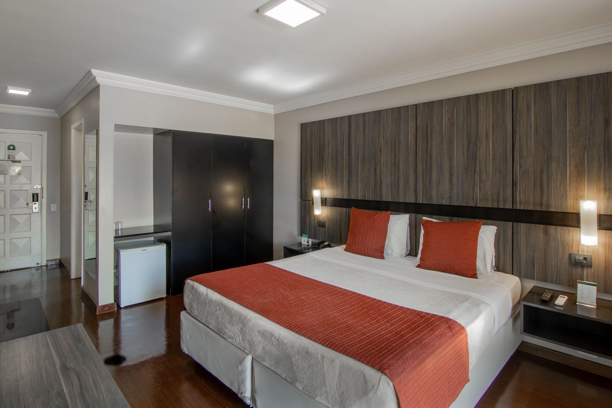Hotel Deville Express Cascavel カスカヴェウ エクステリア 写真