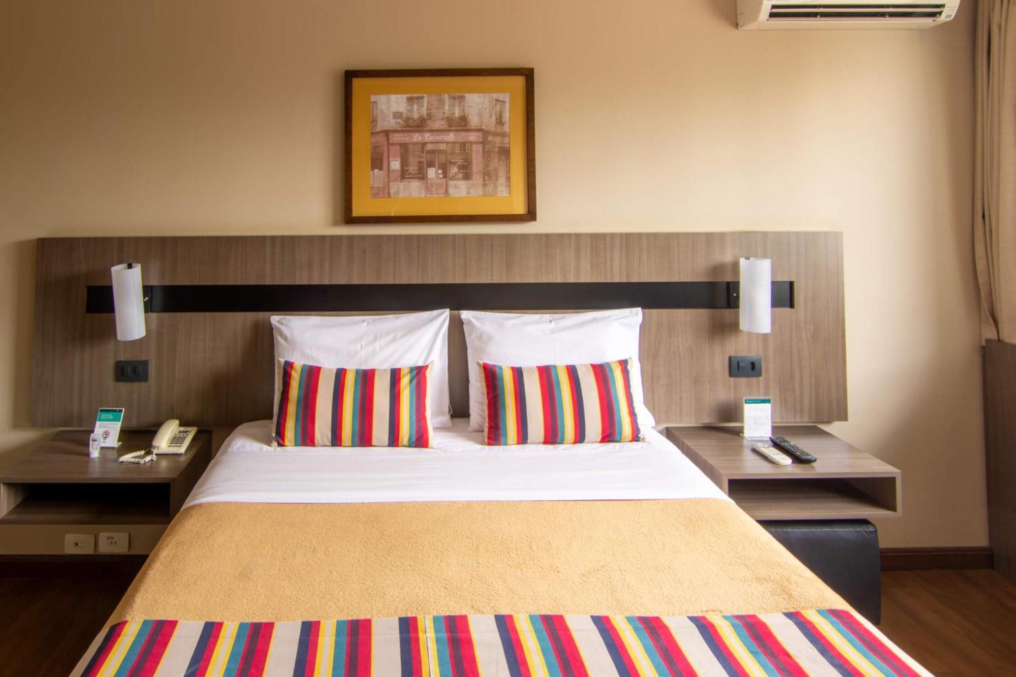 Hotel Deville Express Cascavel カスカヴェウ エクステリア 写真