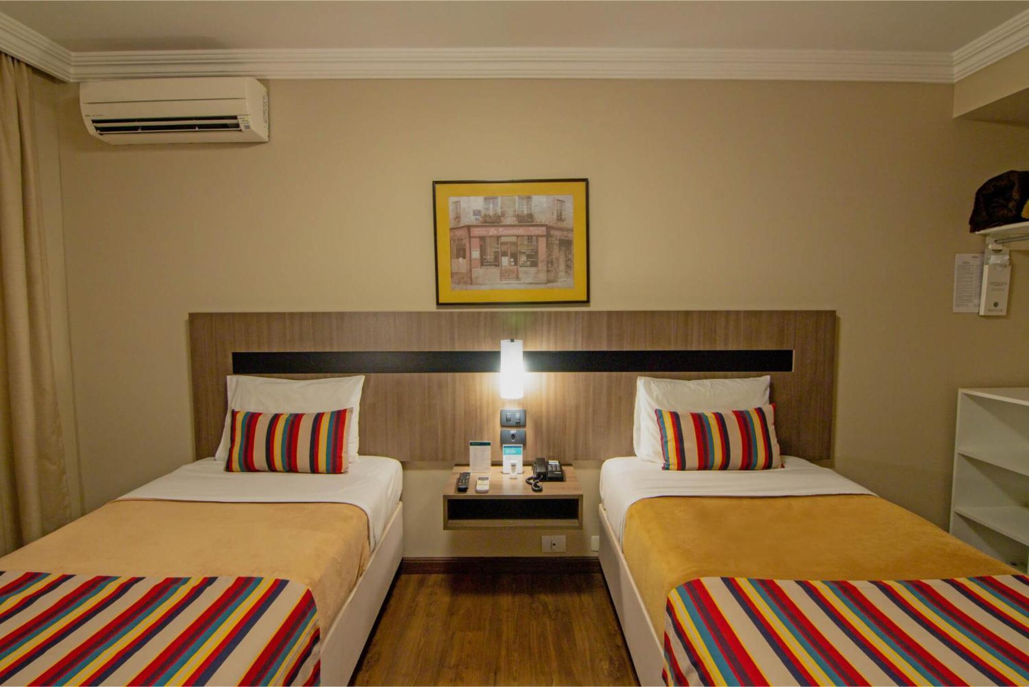 Hotel Deville Express Cascavel カスカヴェウ エクステリア 写真