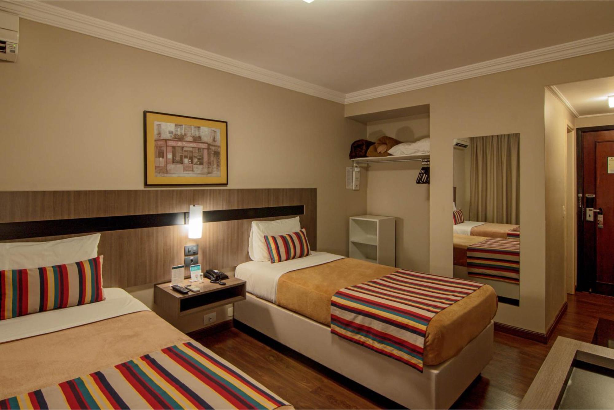 Hotel Deville Express Cascavel カスカヴェウ エクステリア 写真