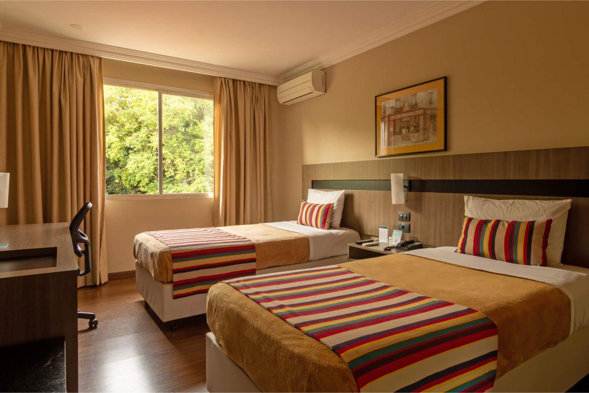 Hotel Deville Express Cascavel カスカヴェウ エクステリア 写真