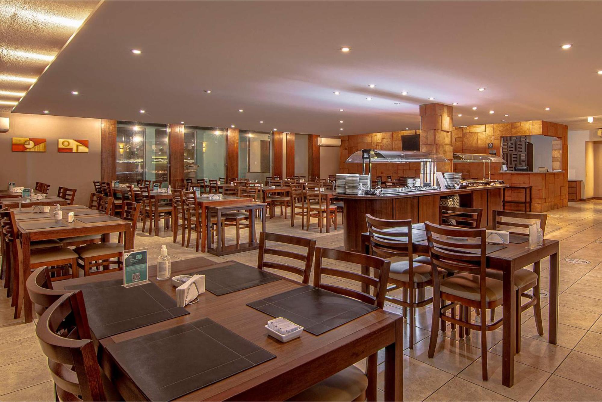 Hotel Deville Express Cascavel カスカヴェウ エクステリア 写真
