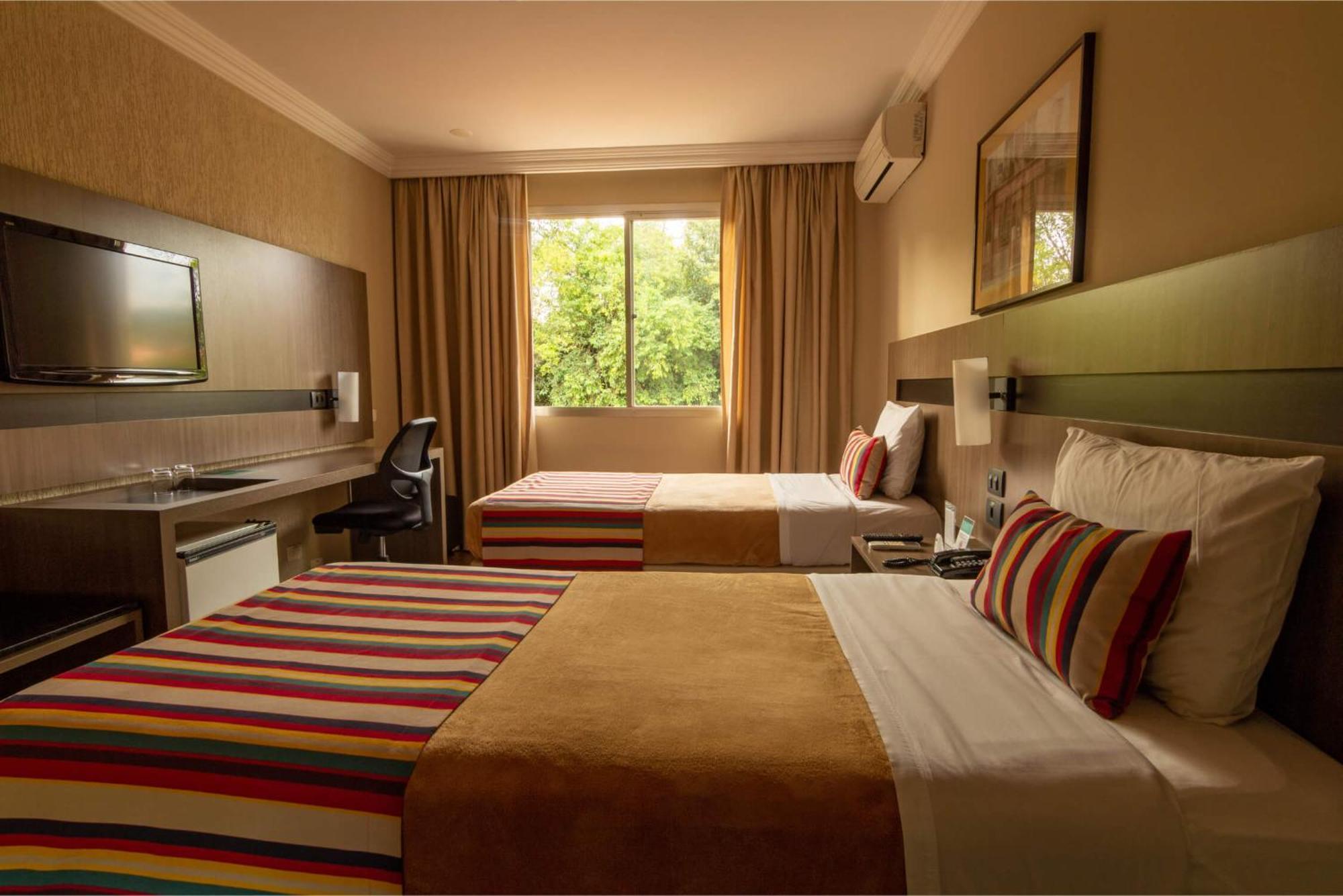 Hotel Deville Express Cascavel カスカヴェウ エクステリア 写真