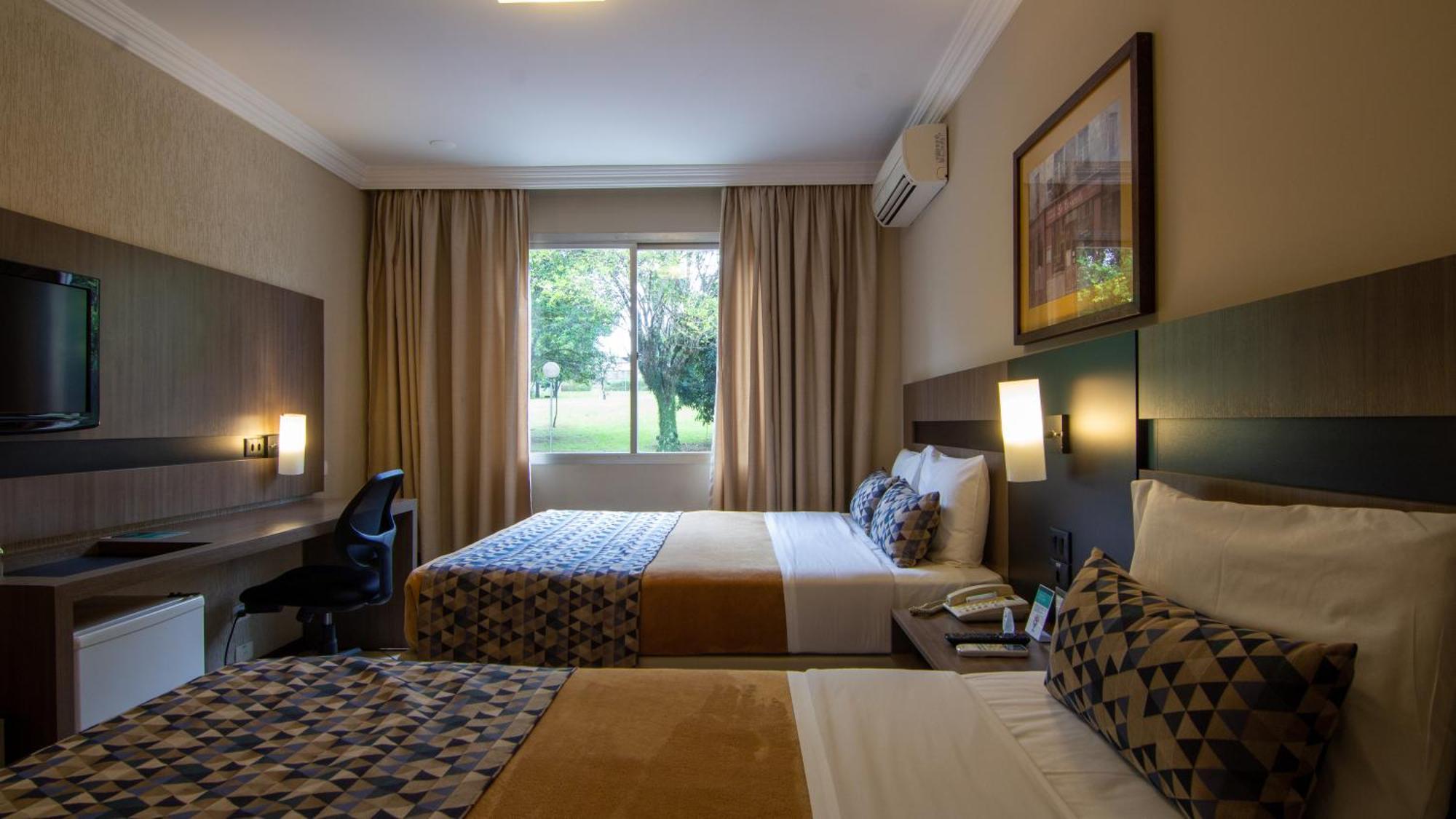 Hotel Deville Express Cascavel カスカヴェウ エクステリア 写真