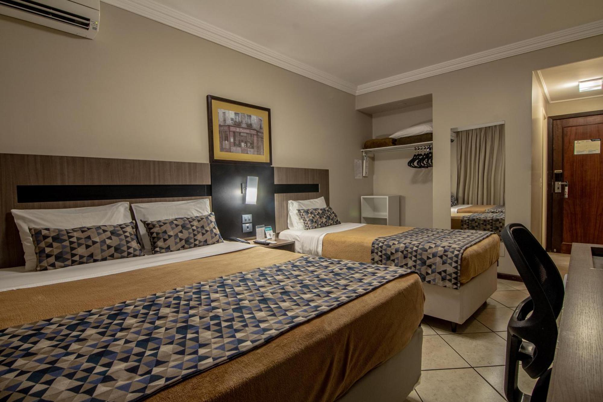 Hotel Deville Express Cascavel カスカヴェウ エクステリア 写真
