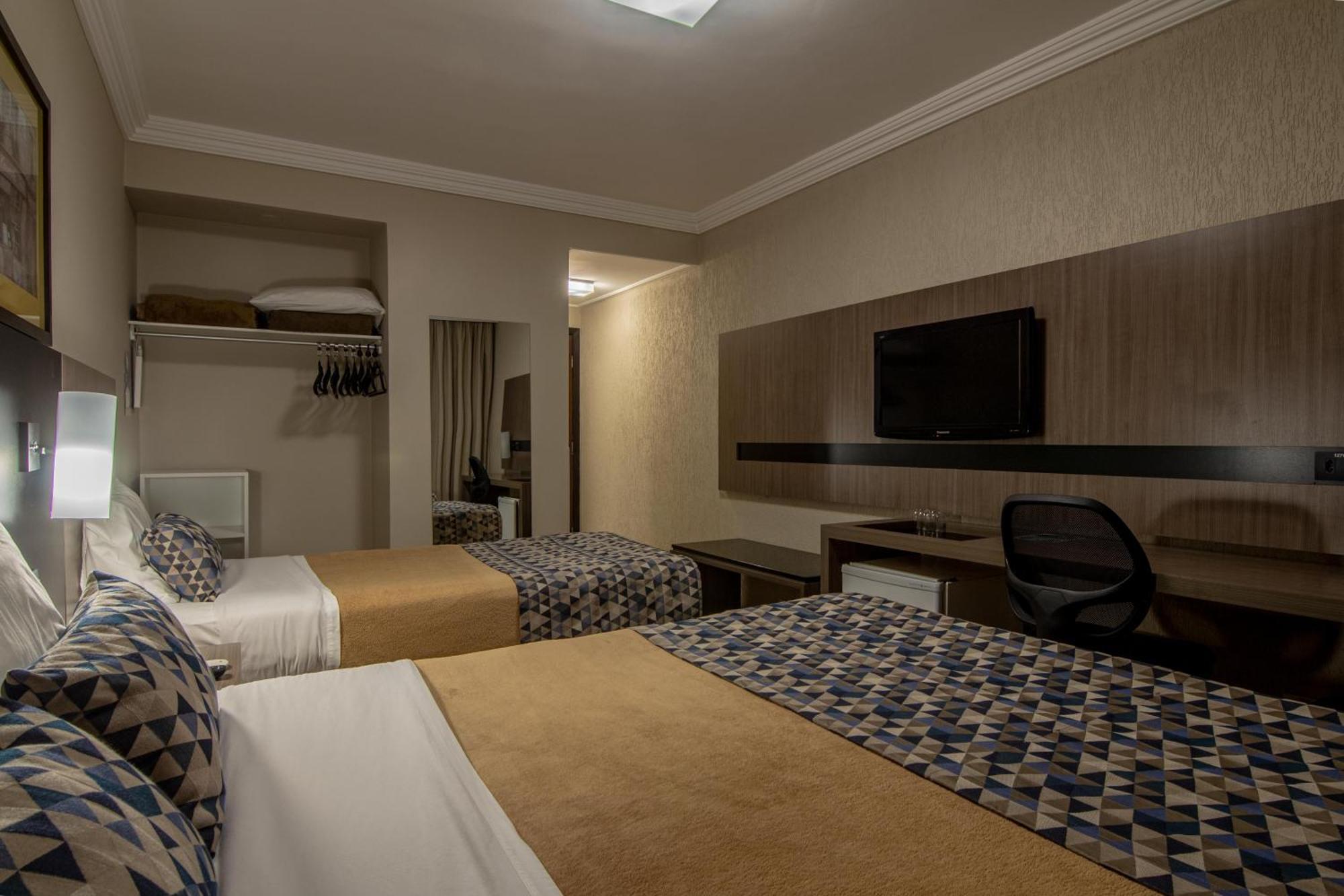 Hotel Deville Express Cascavel カスカヴェウ エクステリア 写真